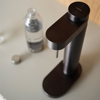 Stelton BRUS Kulsyremaskine i Sort eller Stål - Vejledende Udsalgspris 1.549,-